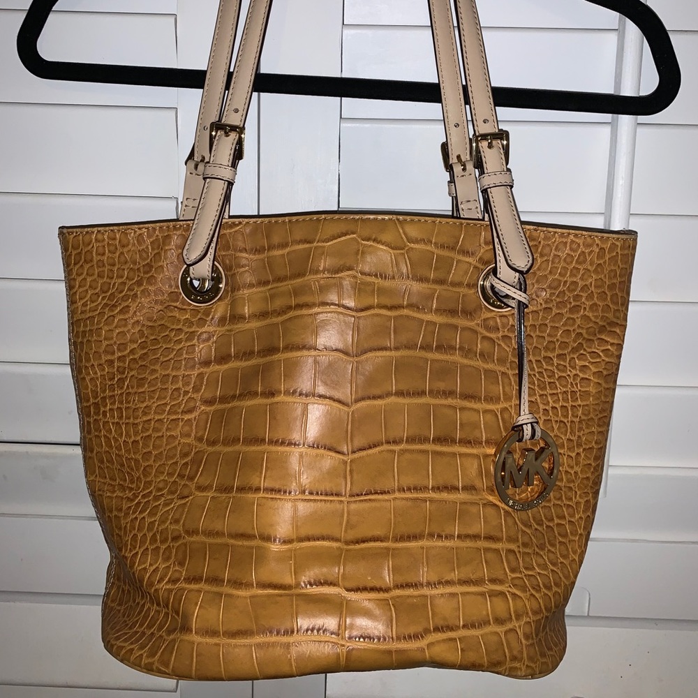 MK embossed tote ✨